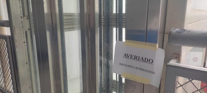 Ascensor averiado