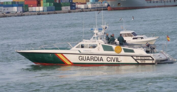 embarcación guardia civil