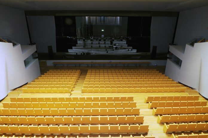 Auditorio-del-Revellib-1