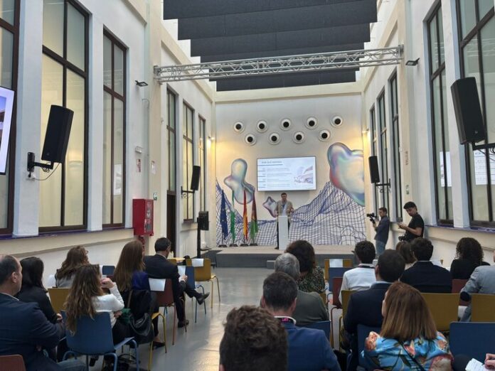 20151A79-D5AF-4F04-8B9F-591C81A4109B