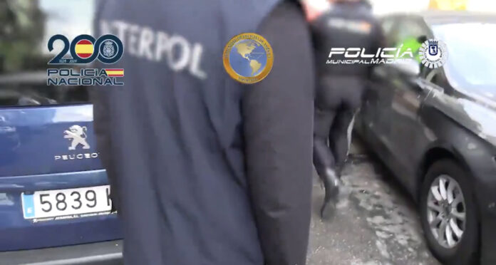 73528133-DED6-4796-A3B4-864797282905