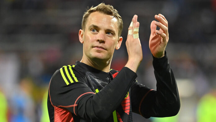 Torwart Manuel NEUER (GER) nach Spielende, applaudiert, Aktion,Einzelbild,angeschnittenes Einzelmotiv,Portraet,Portrait,