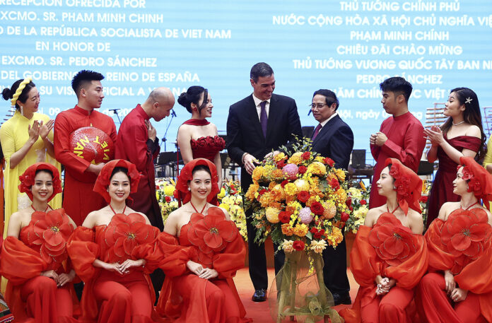 Pedro Sánchez asiste al almuerzo oficial ofrecido por el primer ministro de la República Socialista de Vietnam
