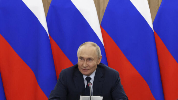 220425-putin-ukraine-m