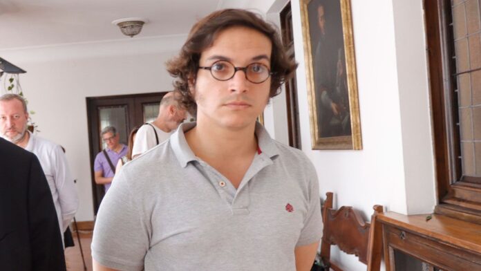 25ad59ba-5f69-4e37-be98-56b563613caa_source-aspect-ratio_default_0_x733y310