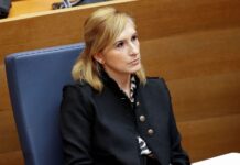 Salomé Pradas retrasa el aviso que podría haber salvado vidas para corregir un mensaje en valenciano, según Emergencias